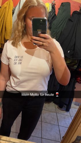 Customer photo review of Zu Vino sag ich nie no - Premium Shirt Damen