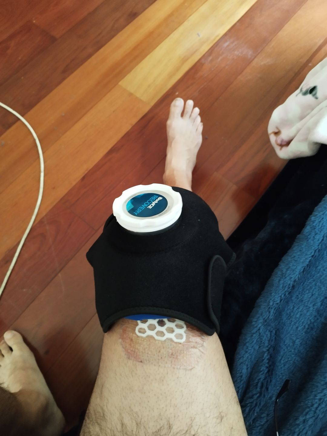 Customer photo review of Medium Universal Knee Ice Pack
