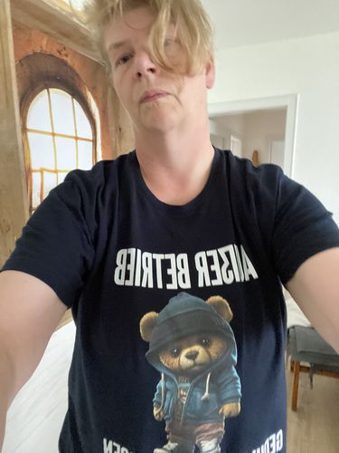 Customer photo review of AUßER BETRIEB TEDDY Vorderdruck T-Shirt