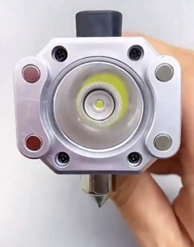 Customer photo review of Lanterna Tática  Indestrutível 4 em 1 - Ultra Potência - ÚLTIMO DIA NA PROMOÇÃO E FRETE GRÁTIS