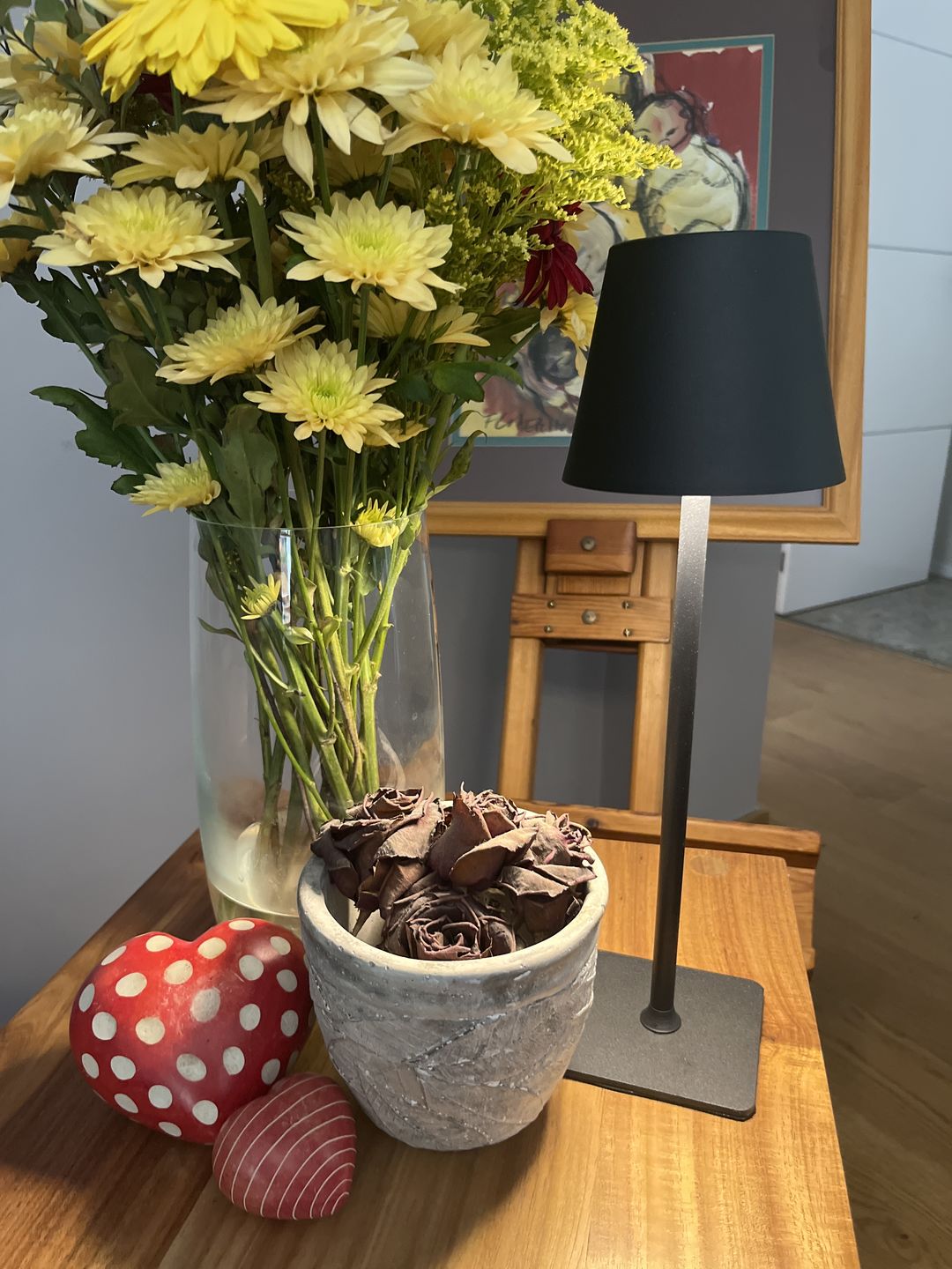 Customer photo review of Isla Smooth Shade Black | White Rechargeable Table Lamp