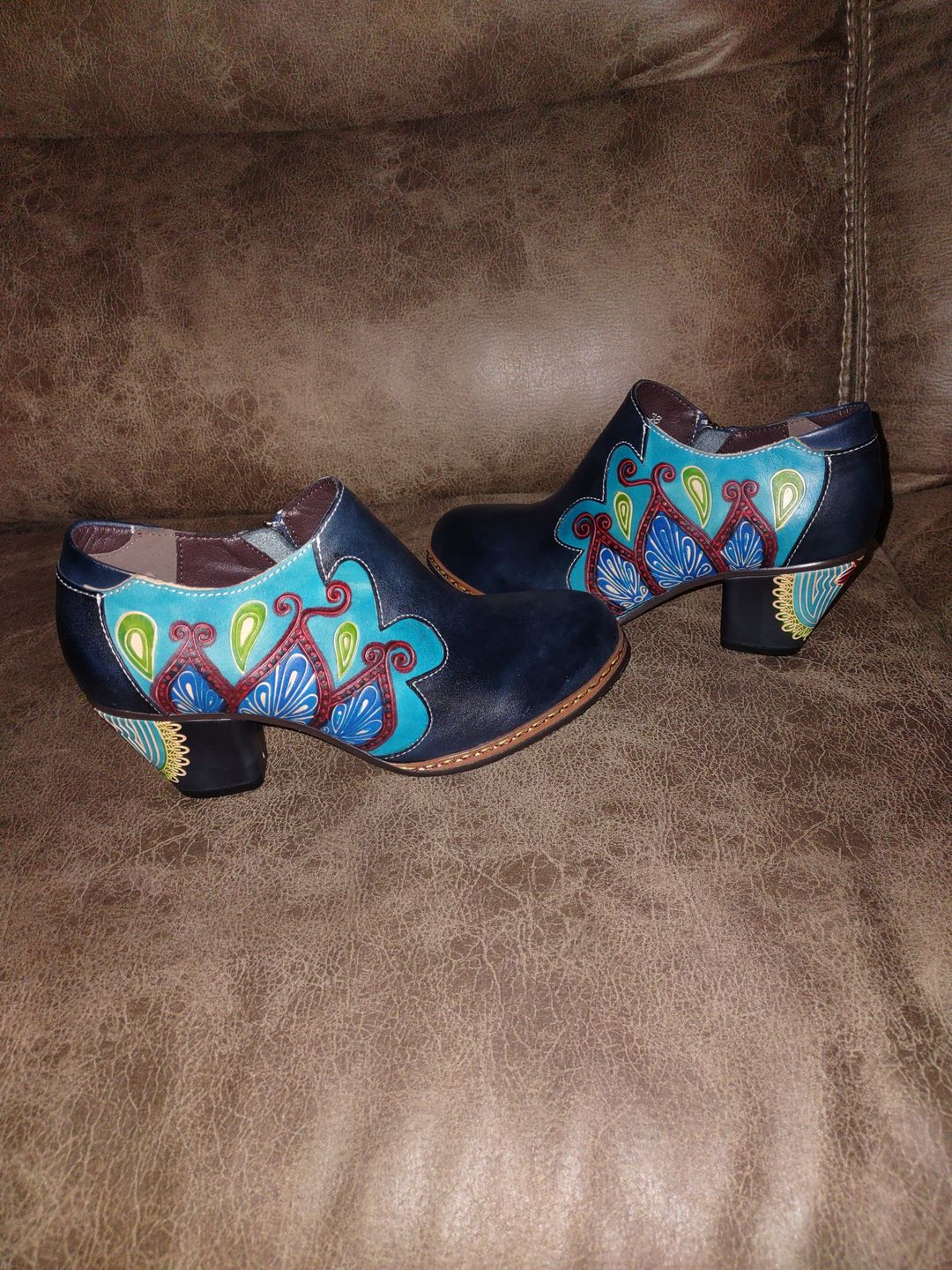 Customer photo review of Retro Pattern Leather Zipper Pumps