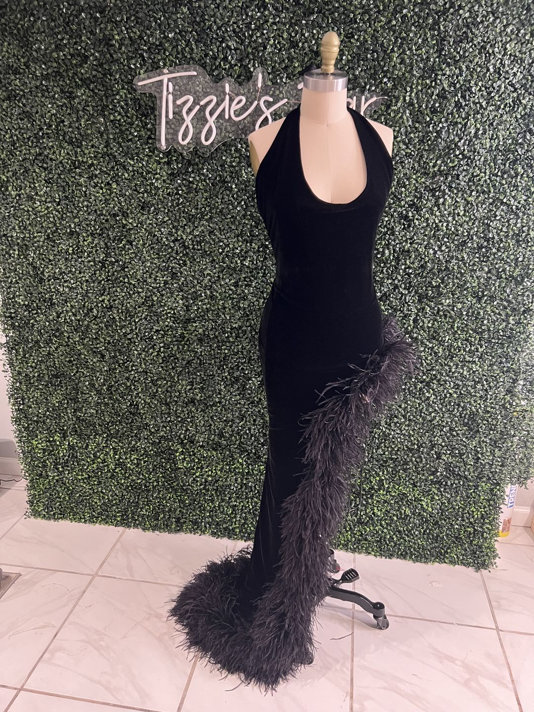 Customer photo review of Ostrich Feather Boa