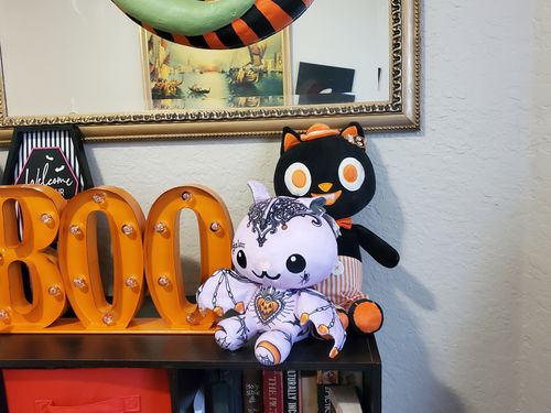 Customer photo review of Frankie the Modeling Bat