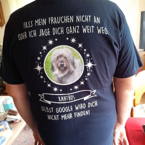 Customer photo review of Fass mein Herrchen / Frauchen nicht an - Google findet dich nicht - Individuelles Unisex Shirt Rückendruck