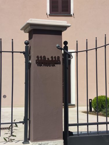 Customer photo review of Numero civico e testo sagomato modello Line 02 Acrilico