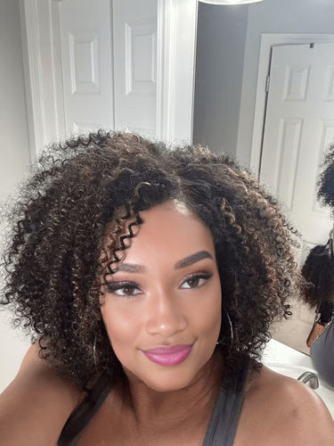 Customer photo review of 4C Edges | Luvwin 180%density Highlight Afro Curls 5x5 HD Glueless Undetectable Frontal Lace Wig