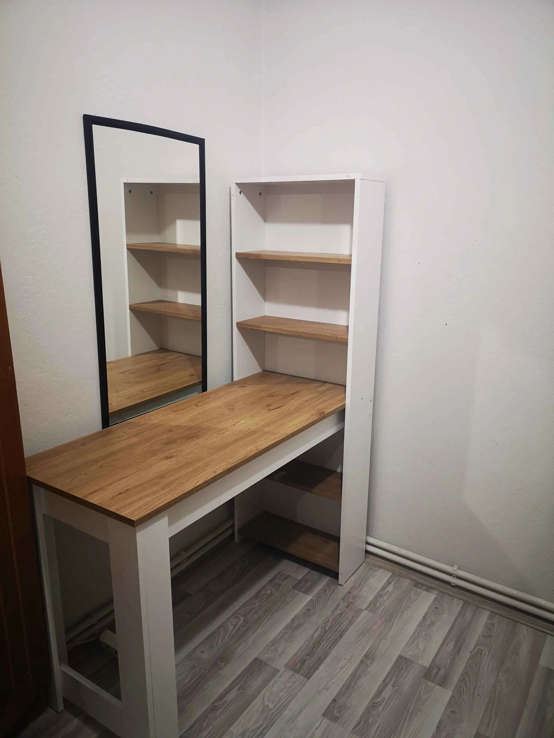 Customer photo review of Rani BJ113 Raflı Manikür Masası Makyaj Masası Sepet Ceviz - Beyaz