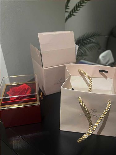 Customer photo review of Coffret Rose Éternelle avec Collier Gravé - Pour toi, l'amour de ma vie