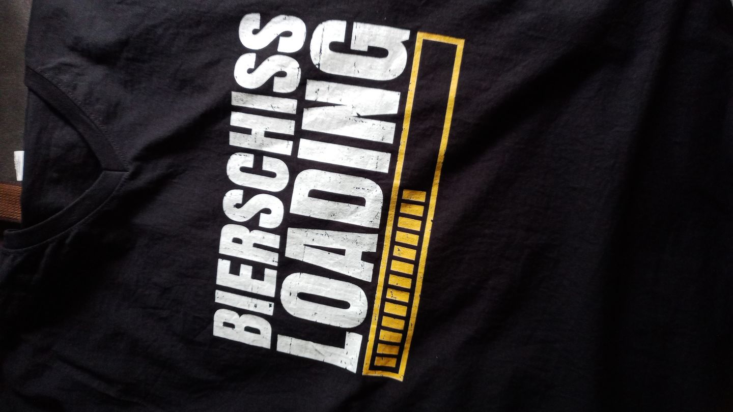 Customer photo review of Bierschiss Loading - Herren V-Neck Shirt