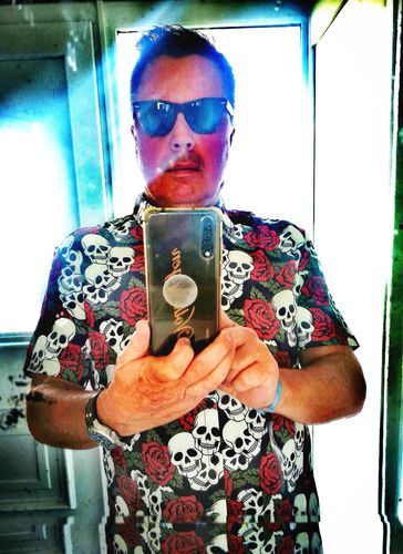 Customer photo review of Chemise à manches courtes à imprimé crâne drôle pour hommes