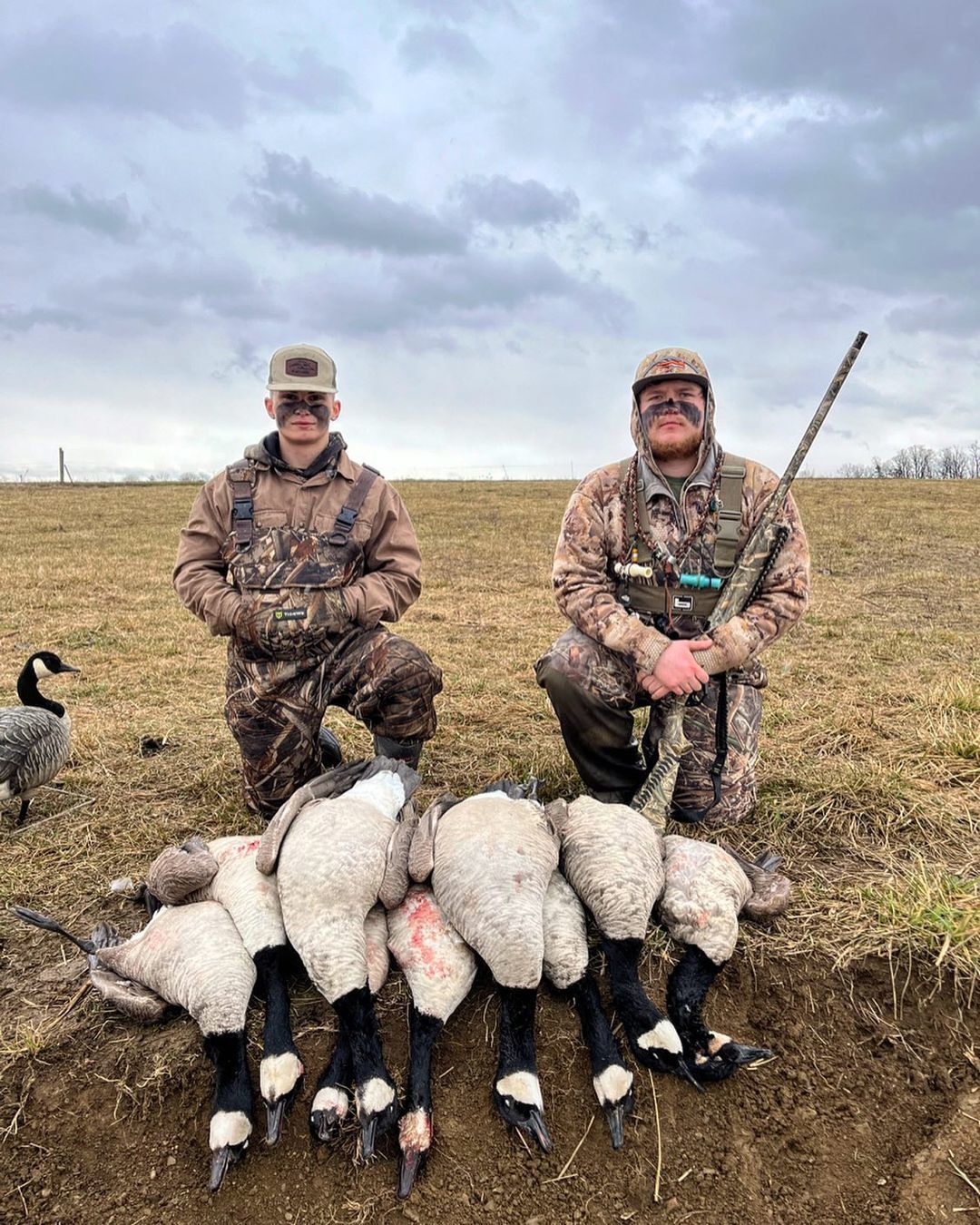 Customer photo review of TideWe Breathable Insulated Chest Waders, 1600G Waterproof Bootfoot Duck Hunting Waders with Steel Shank Boots