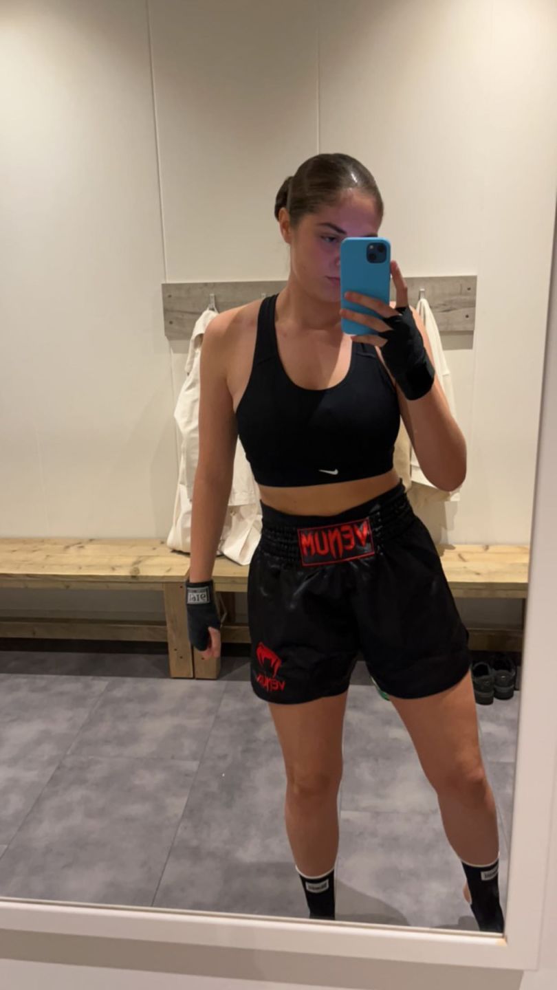 Customer photo review of Venum Kickboks Broekje Classic - Zwart/Rood