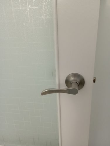 Customer photo review of Manilla de mecanismo niquelado con picaporte de 60/70 para puerta de paso