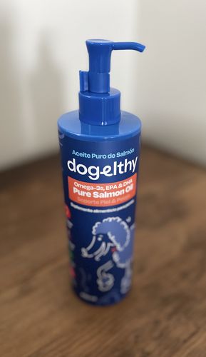 Customer photo review of Pure Salmon Oil. Aceite Puro de Salmon. Con Omega 3+ EPA & DHA para Pelaje, Piel y Articulaciones 450ml