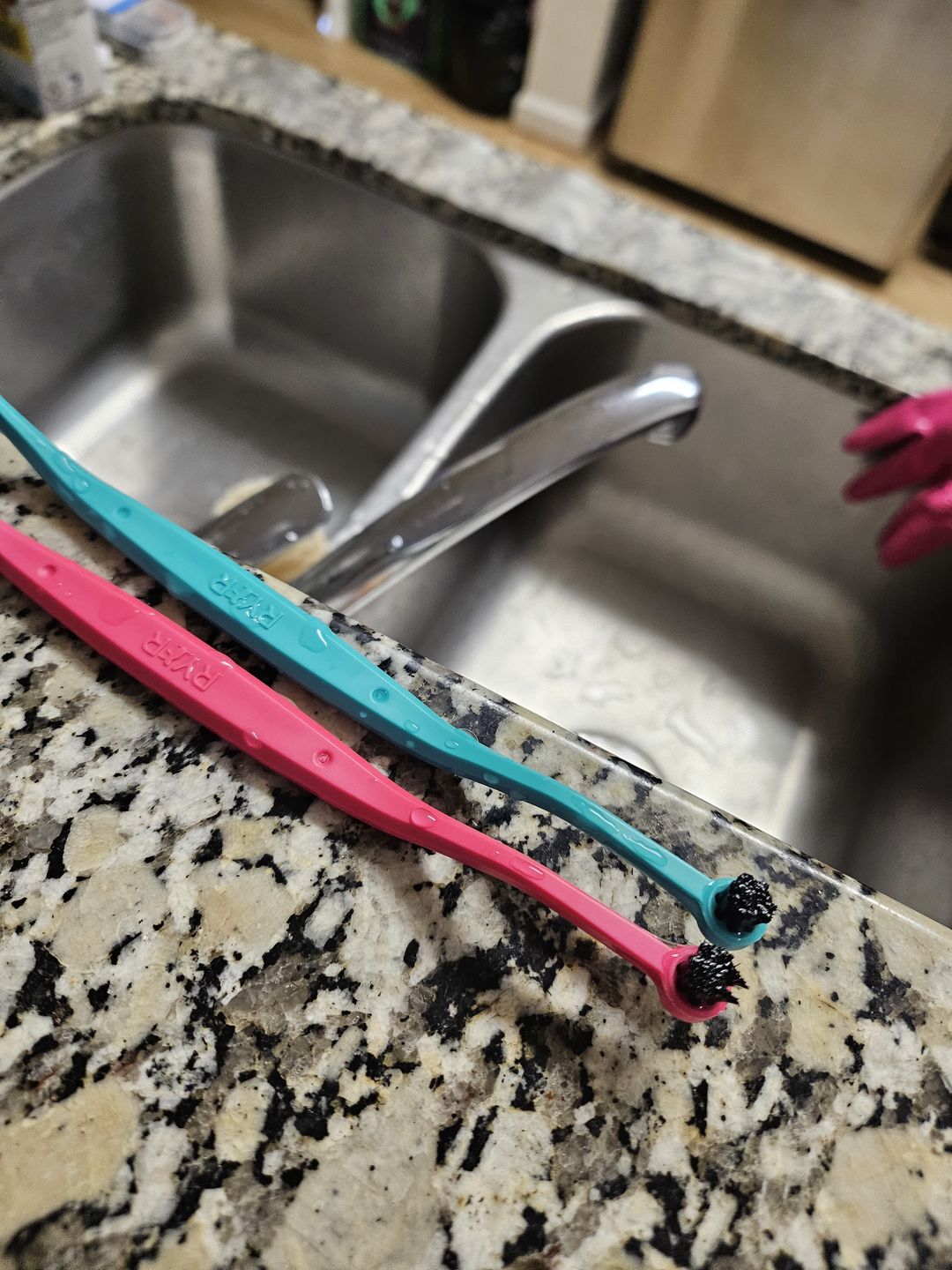 Customer photo review of RYERCAT Dual Sided Cat Toothbrush