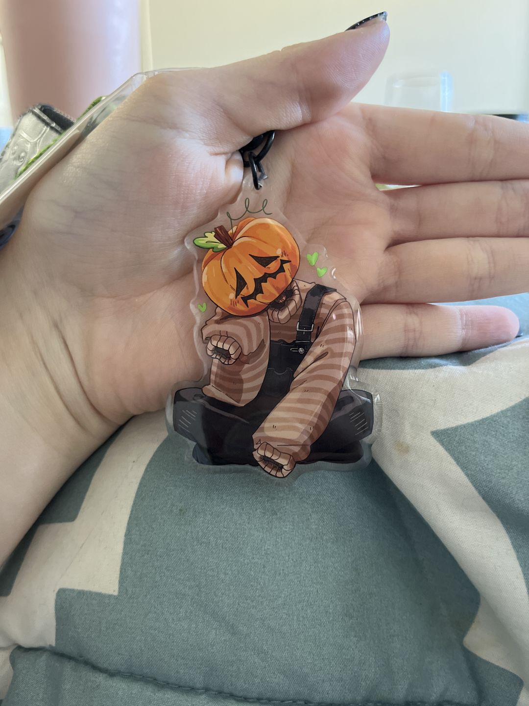 Customer photo review of Autumn Pumpkin Head Keychain!