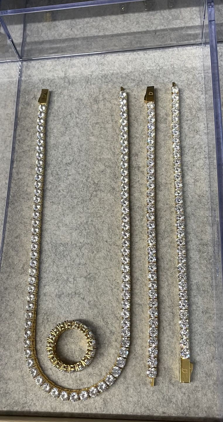 Customer photo review of TENNISBOY BRACELET. - 5MM 18K GOLD