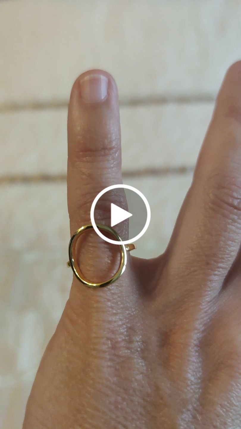 Customer video review of Anillo Ovali