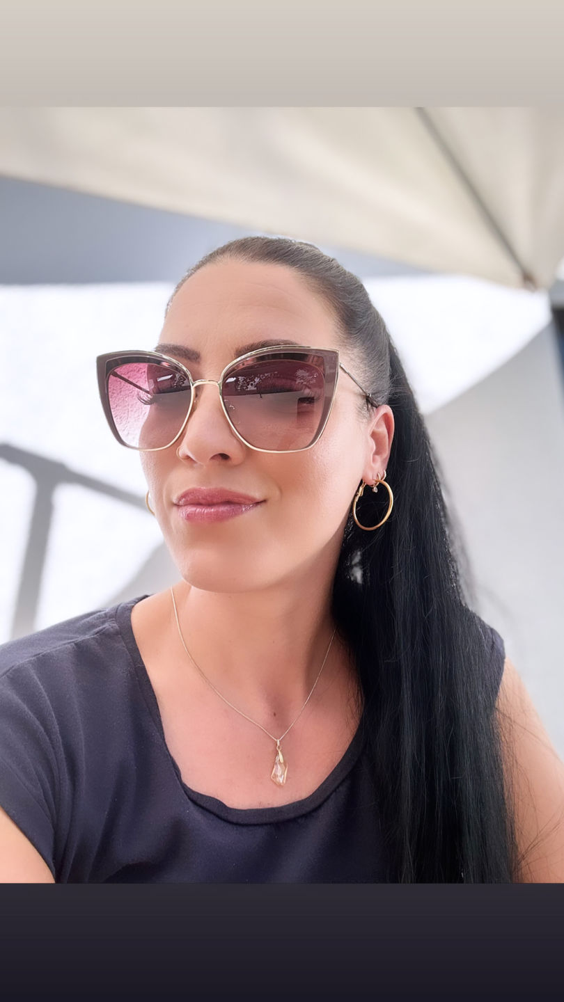 Customer photo review of Large Hoops Ohrringe | 18K vergoldet