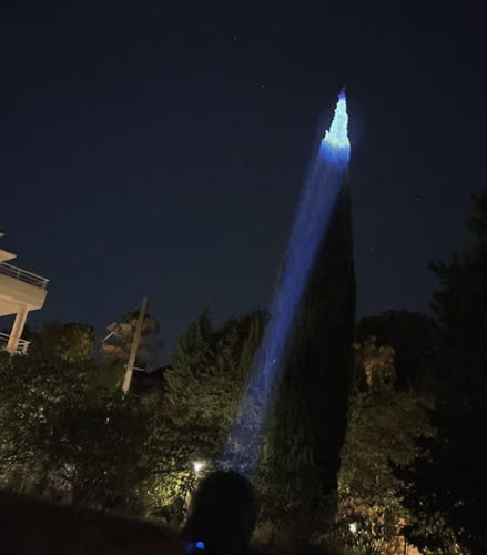 Customer photo review of Super Lanterna Tática Zoom - A Mais Poderosa do Mundo