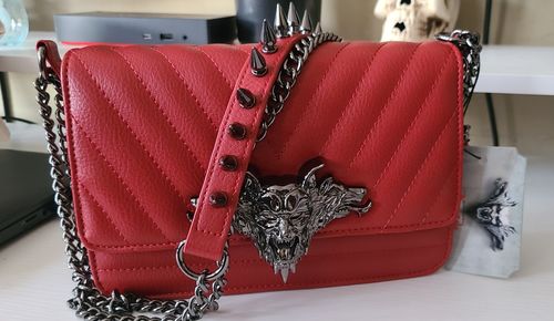 Customer photo review of PRE-ORDER - BRAM STOKER'S DRACULA Gargoyle Sculpture Quilted Crossbody Bag in Blood Red