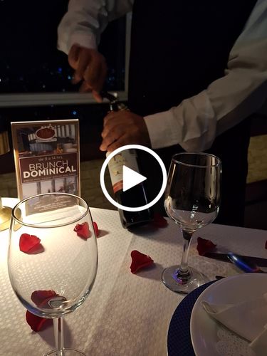 Customer video review of Cena Romántica