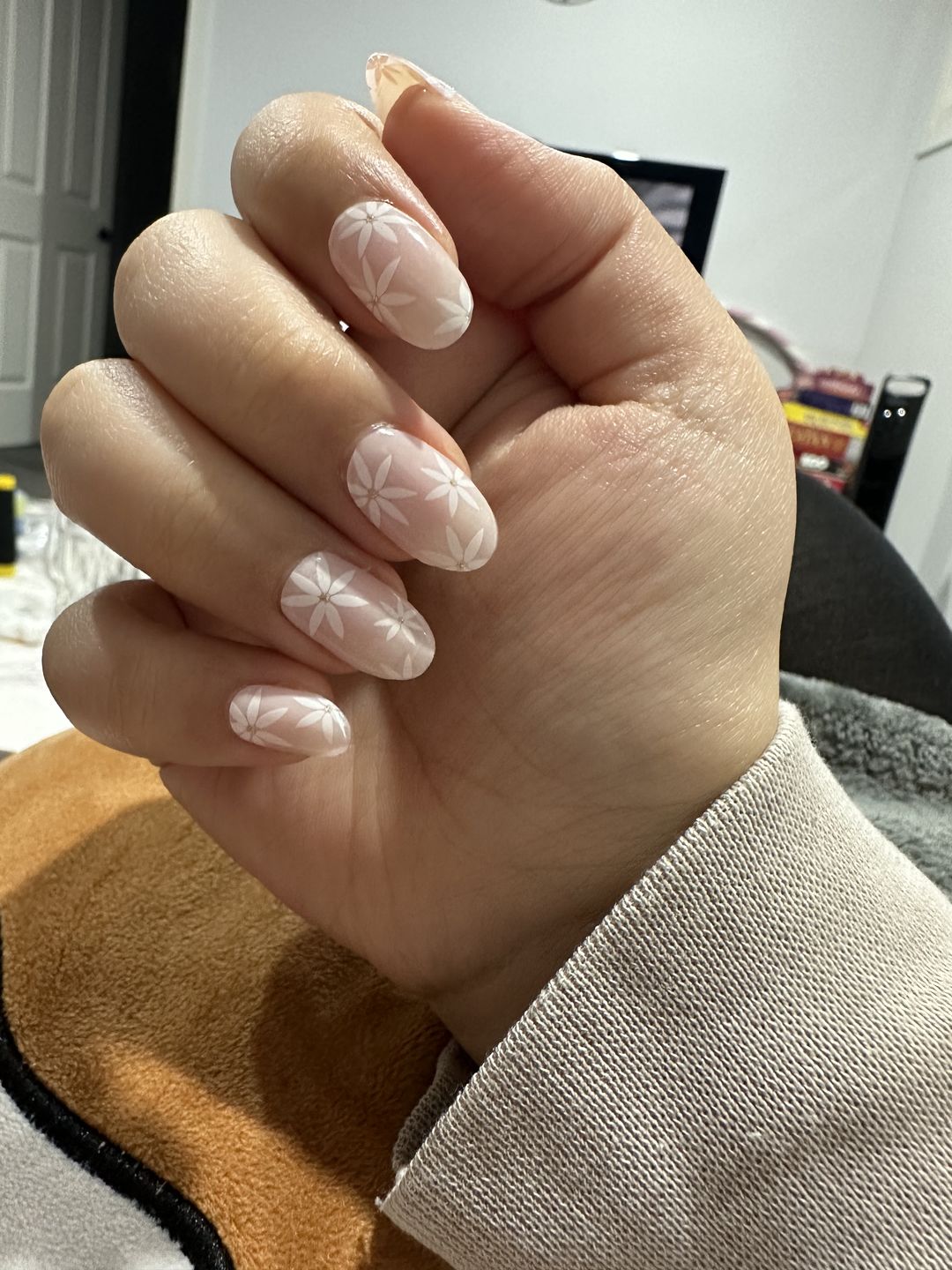 Customer photo review of Pretty Pink Daisies DIY Semicured Gel Nail Sticker Kit