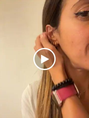 Customer video review of Pendientes Universe