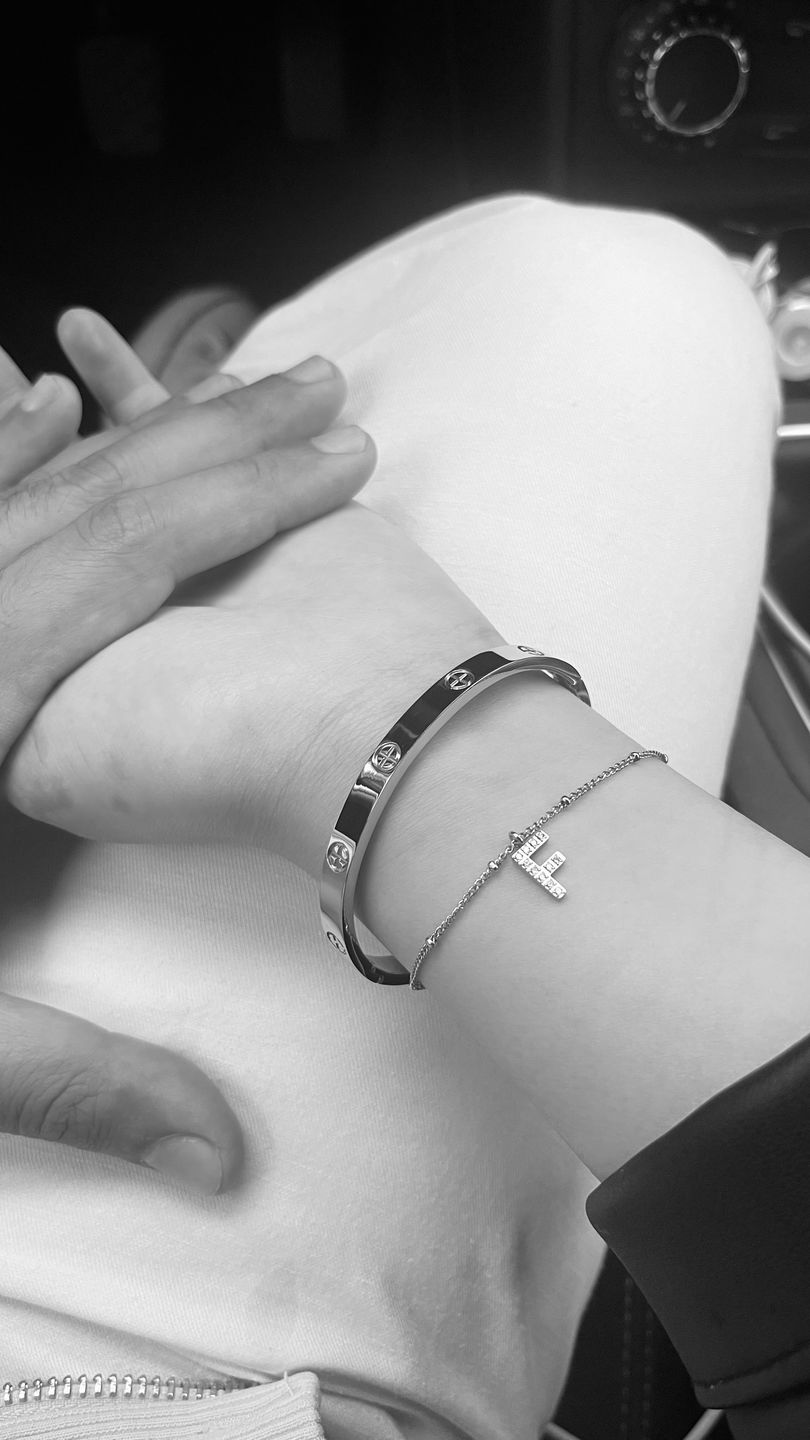 Customer photo review of Dots Letter Armband | 18K vergoldet