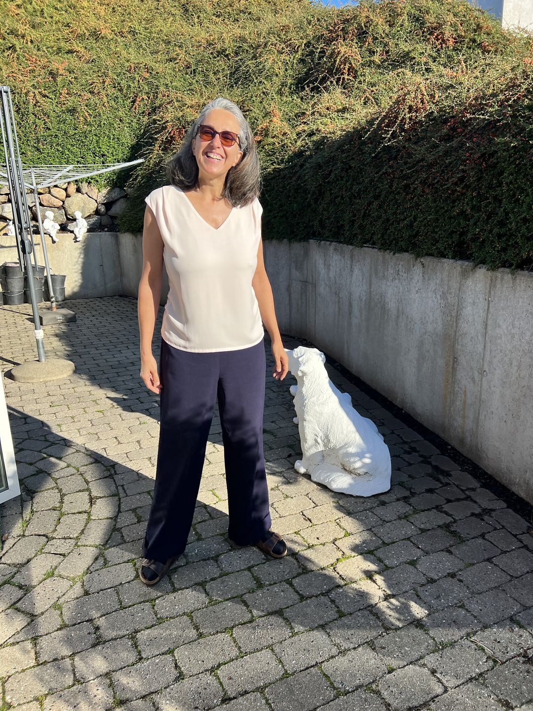 Customer photo review of Højtaljede swing bukser med brede ben i navy blå