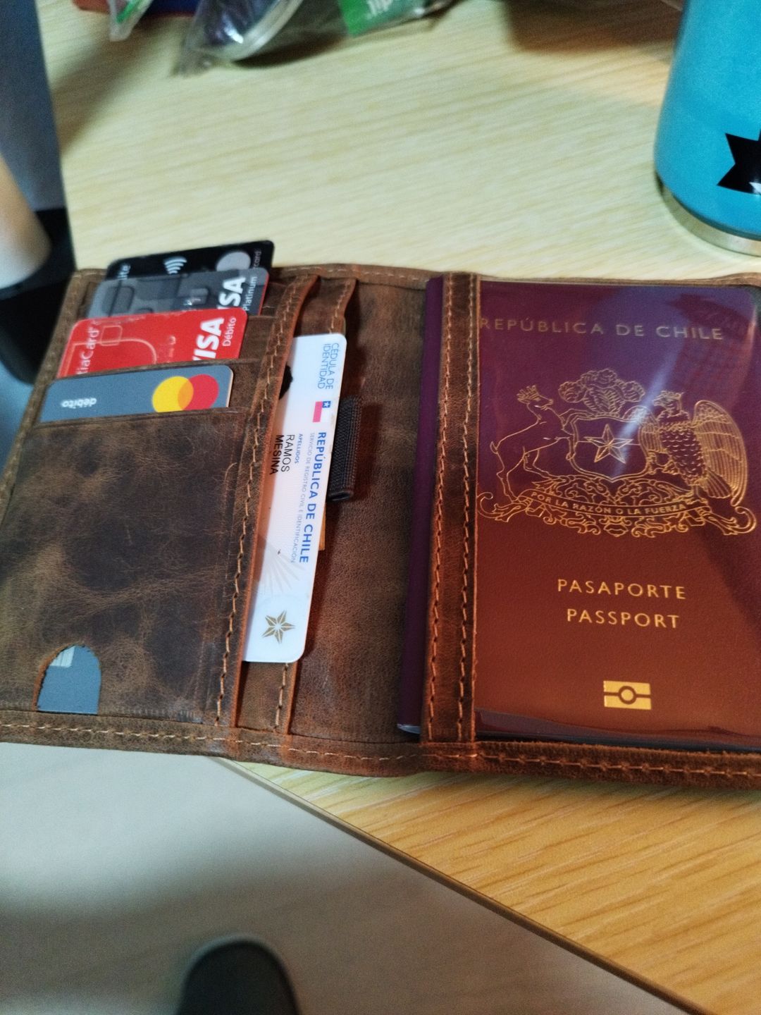 Customer photo review of Porta pasaporte single