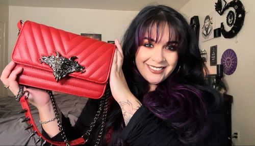 Customer photo review of PRE-ORDER - BRAM STOKER'S DRACULA Gargoyle Sculpture Quilted Crossbody Bag in Blood Red