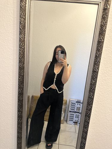 Customer photo review of That Girl Weste - Schwarz