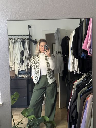Customer photo review of Ivy Weste - Khaki