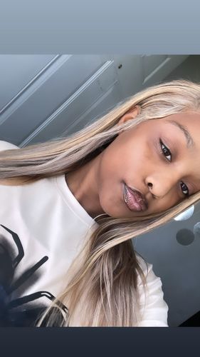 Customer photo review of New Pop P12/613 Light Brown With #613 Highlight Color Glueless Virgin Human Hair Lace Wig