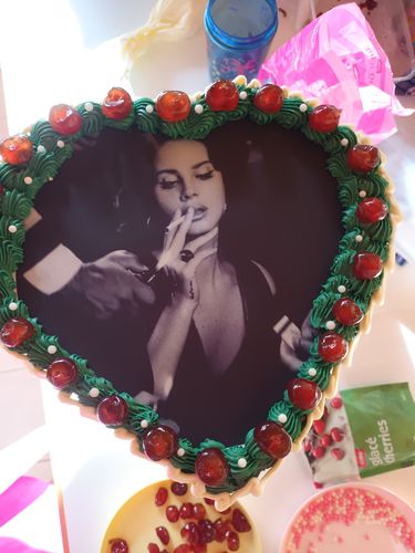 Customer photo review of 25 cm Round Custom Edible Icing Image