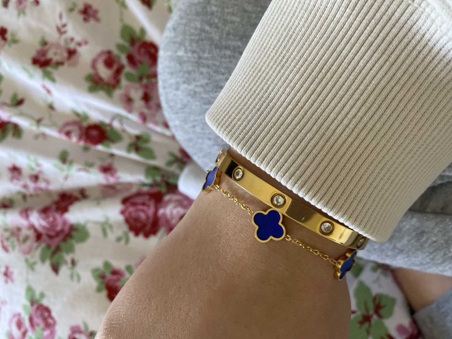 Customer photo review of Blue Clover Armband | 18K vergoldet