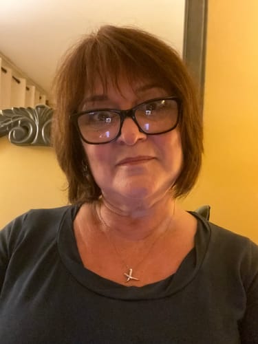 Customer photo review of Molto Kiss Pendant