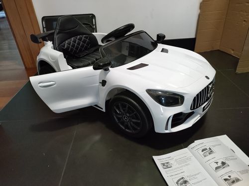 Reseña con foto de un cliente sobre Carro Elétrico para Criança MERCEDES GTR MINI 12v Branco c/ RODAS DE BORRACHA & ASSENTO EM PELE