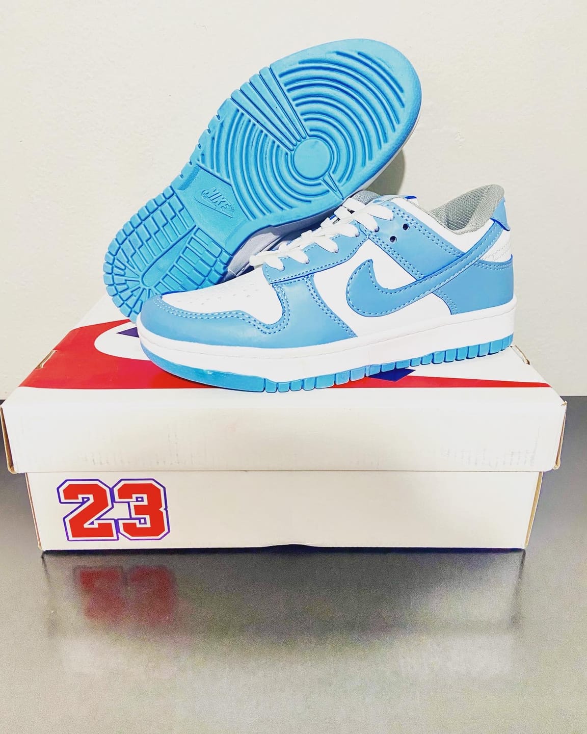 Customer photo review of Tenis Dunk Low Blanco Cielo