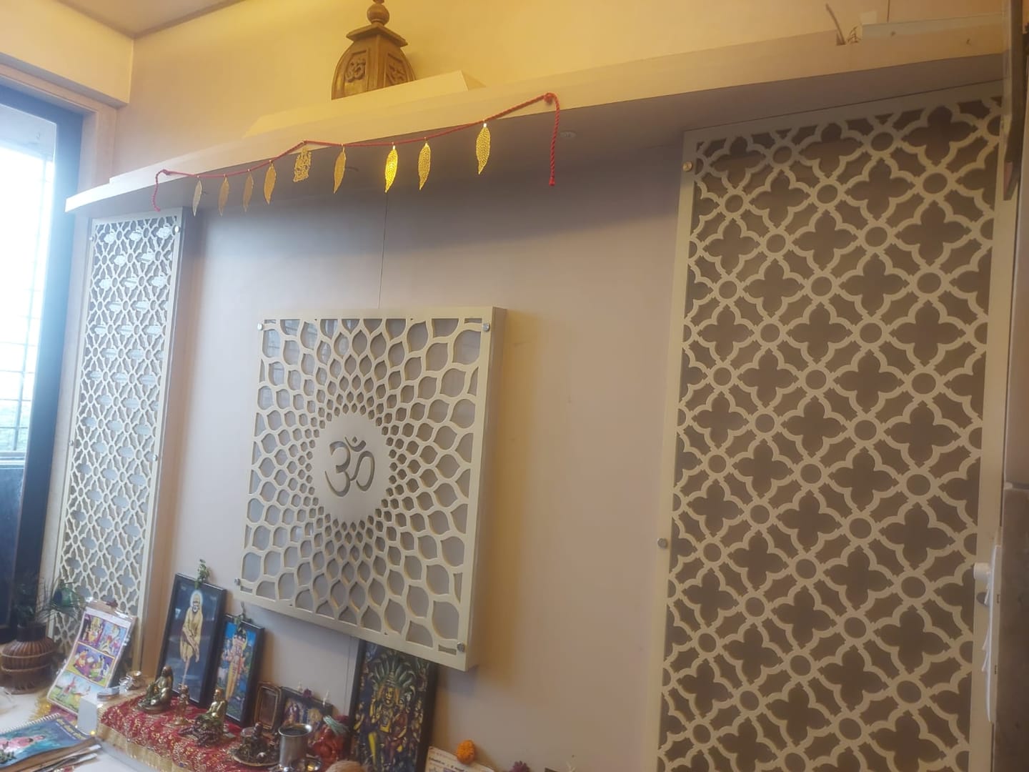 Customer photo review of Decorative Door Hanging Leaf Brass