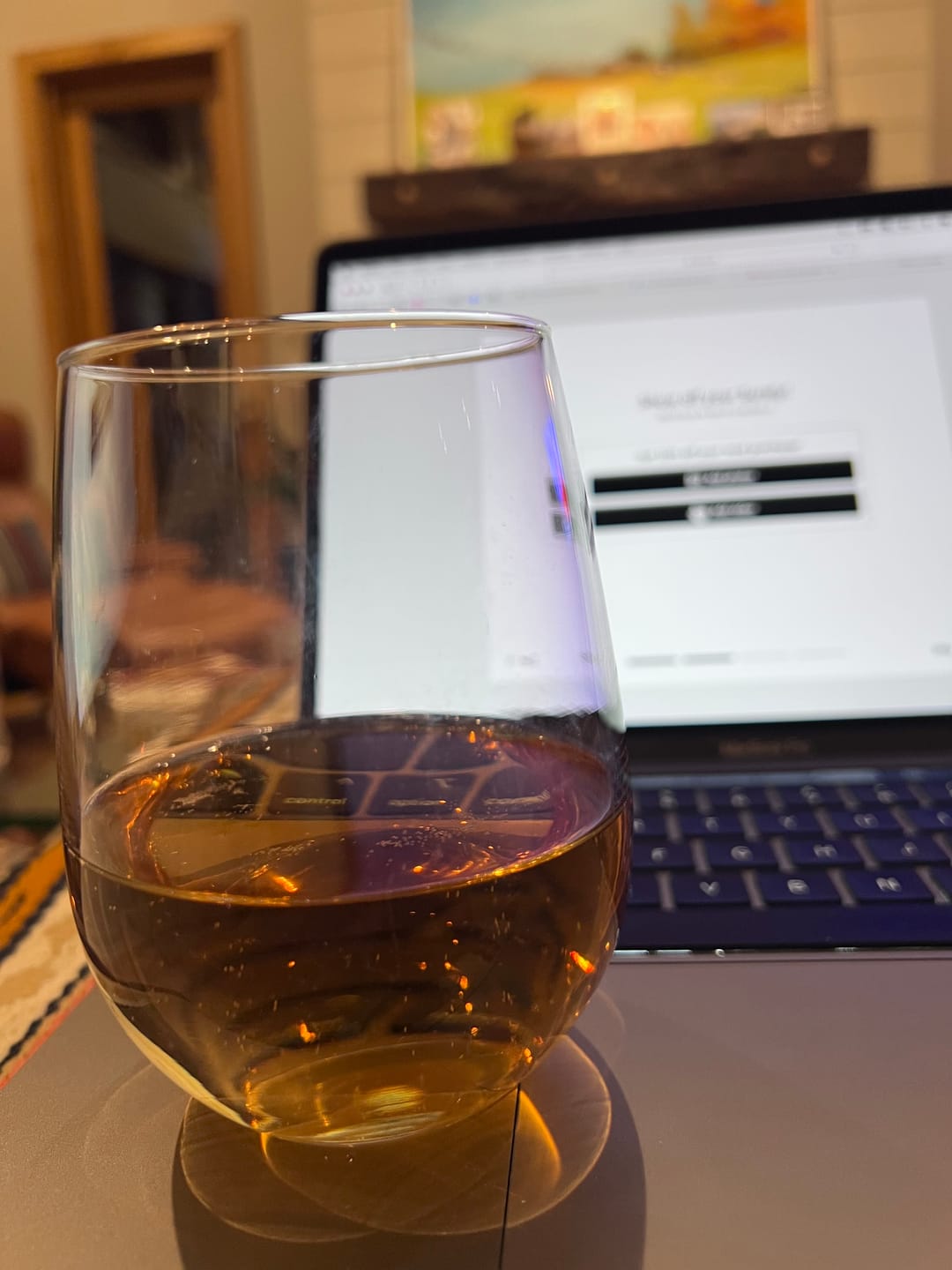 Customer photo review of Non-Alcoholic Sparkling Rosé Can 4-Pack