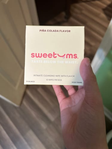 Customer photo review of Piña Colada Flavored Wipes Box of 10