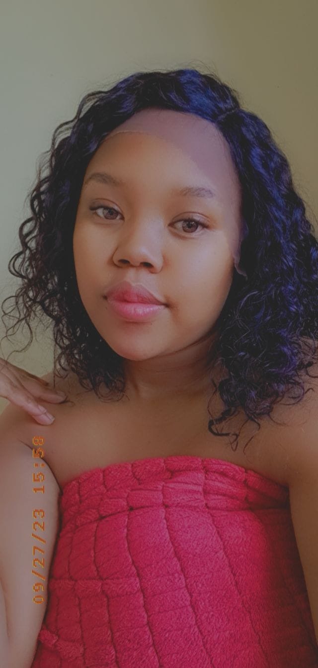 Customer photo review of Effortless Glueless Lace Frontal Curly Bob Wig with Side Part - Made from Human Hair