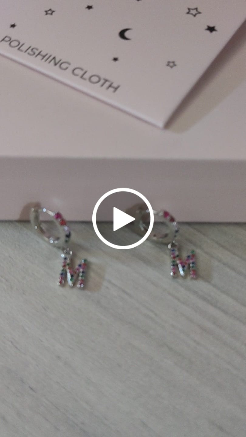 Customer video review of Pendientes Inicial Rainbow-Hoops