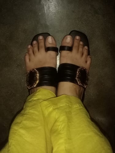 Customer photo review of Amazing Naki Sandals