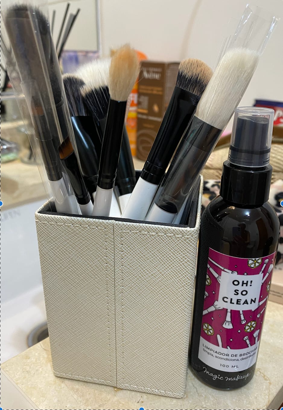 Customer photo review of ✭OH! SO CLEAN✭  limpiador instantáneo de brochas 100ml