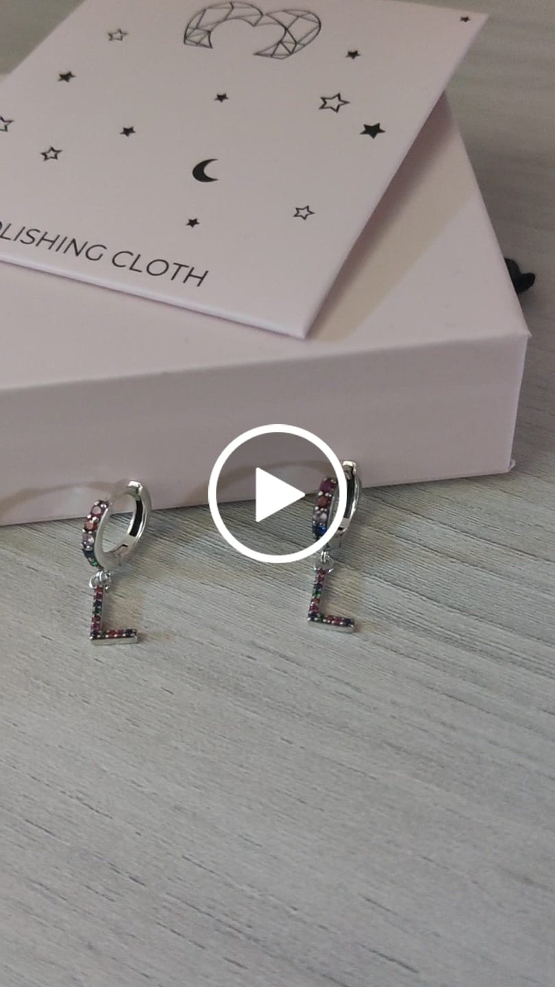 Customer video review of Pendientes Inicial Rainbow-Hoops