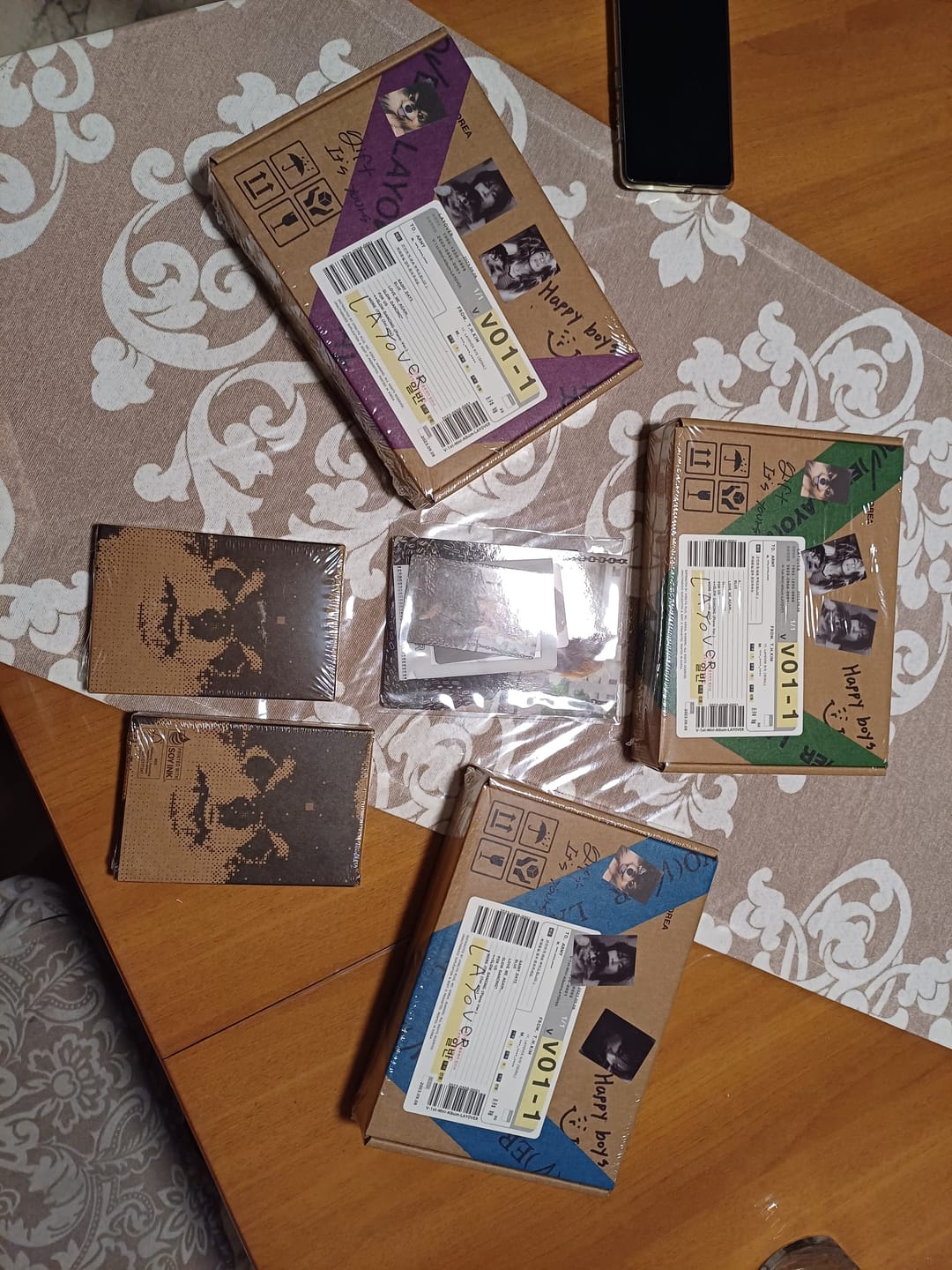 Customer photo review of BTS V - LAYOVER 1ST SOLO ALBUM WEVERSE VER. NO P.O.B VER.
